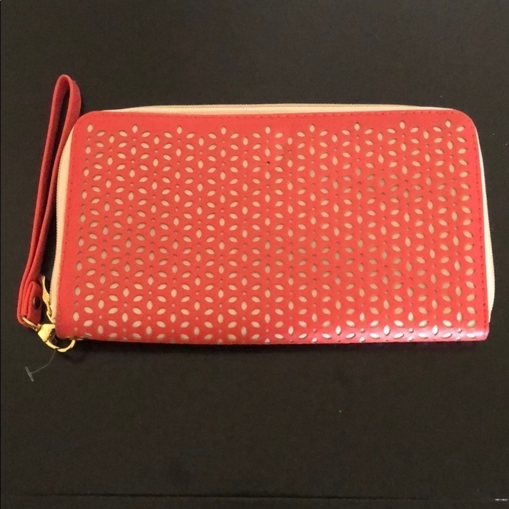 Coral Clutch
